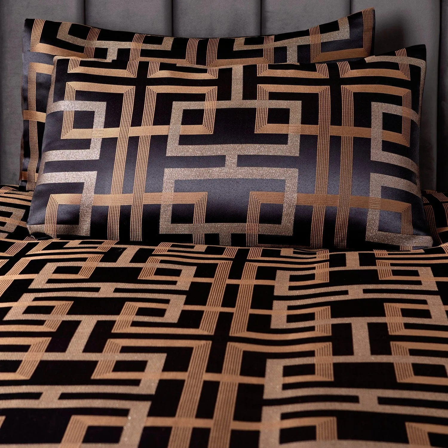 Bardon Black Jacquard Duvet Set