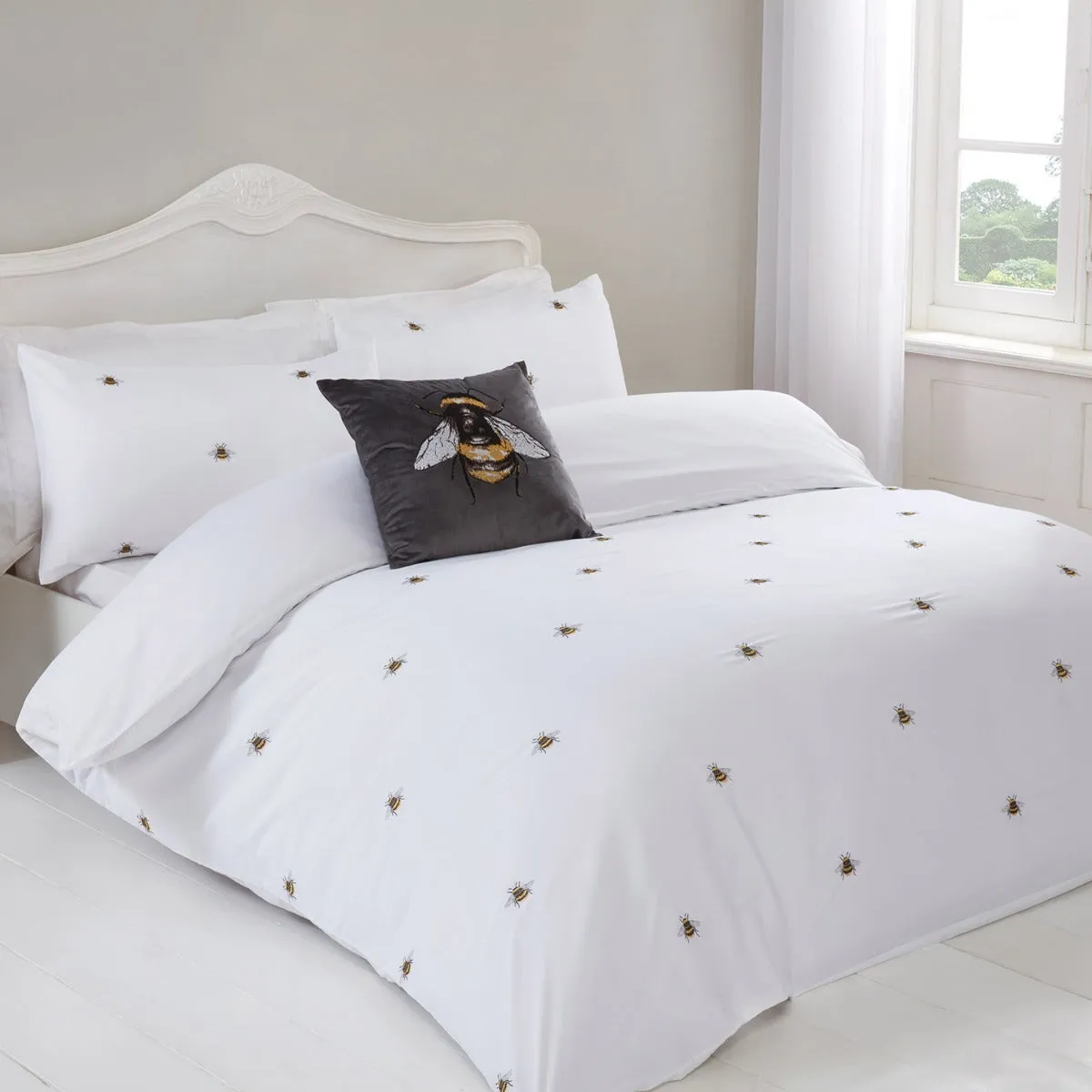 Bumblebee White Super Soft Embroidered Duvet Set